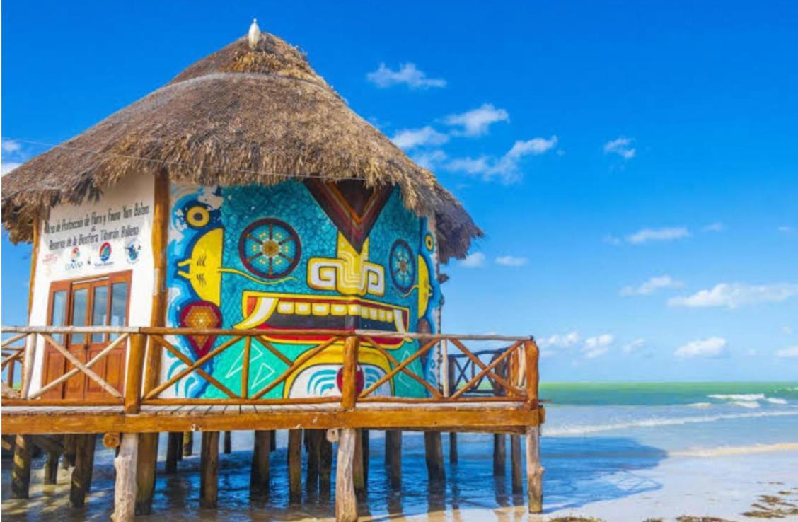 El Corazon Mexican0 ホルボックス島 エクステリア 写真