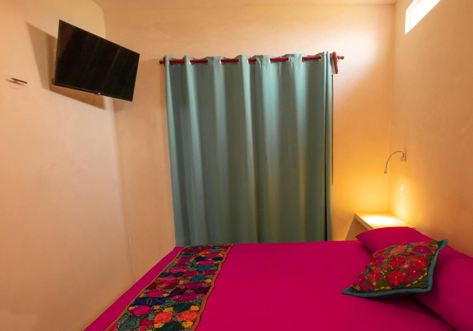 El Corazon Mexican0 ホルボックス島 エクステリア 写真