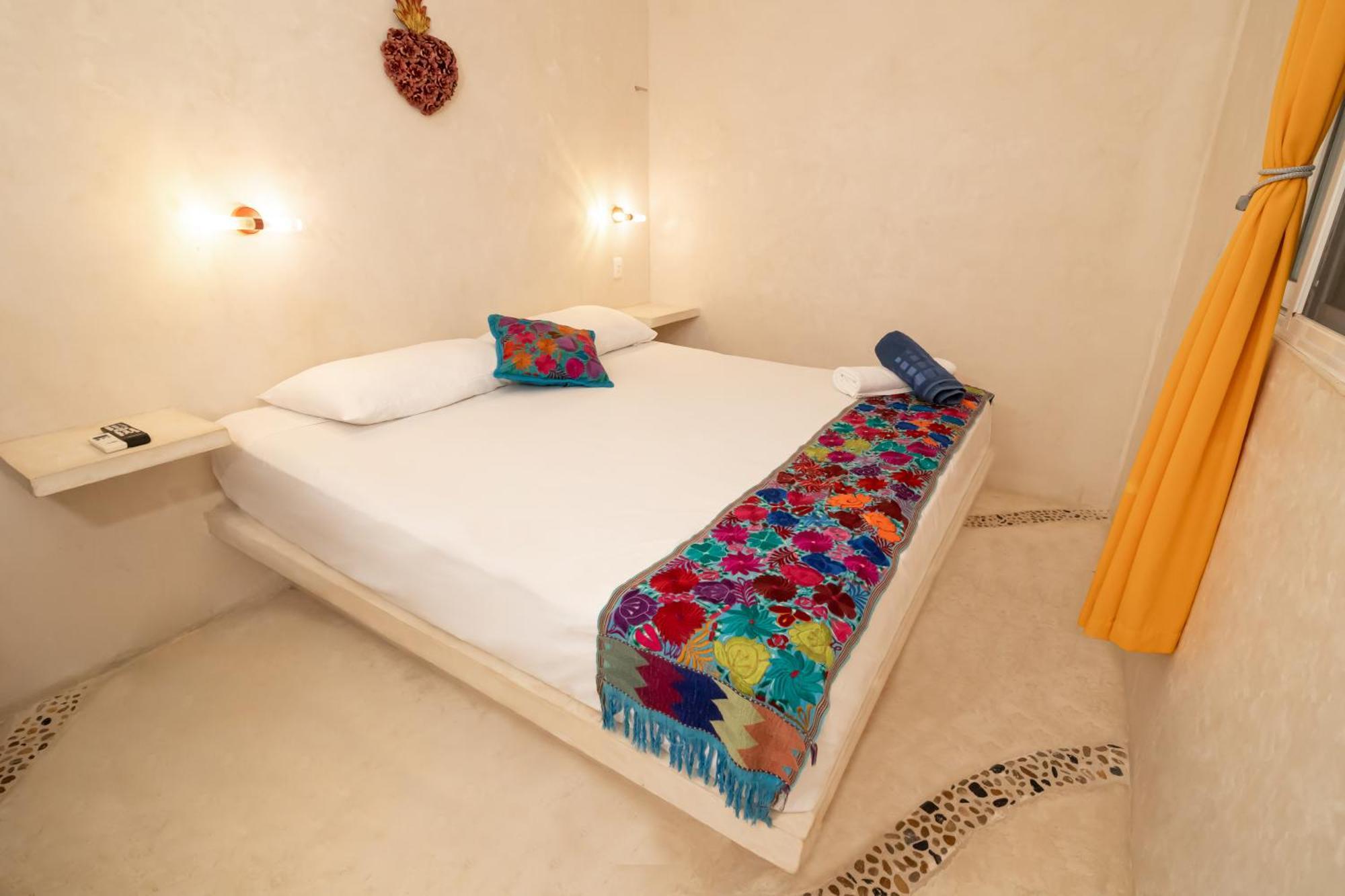 El Corazon Mexican0 ホルボックス島 エクステリア 写真
